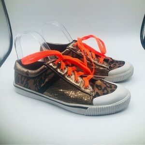Guess women’s animal print sneakers with fluorescent orange laces size‎ 8 M